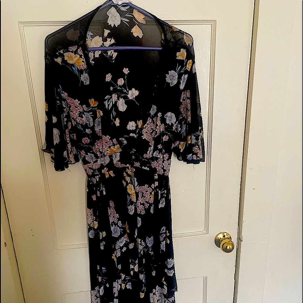Kimono style robe with button closure and stretchy waist band
